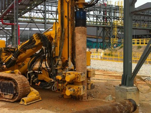 Underpinning existing pipe rack